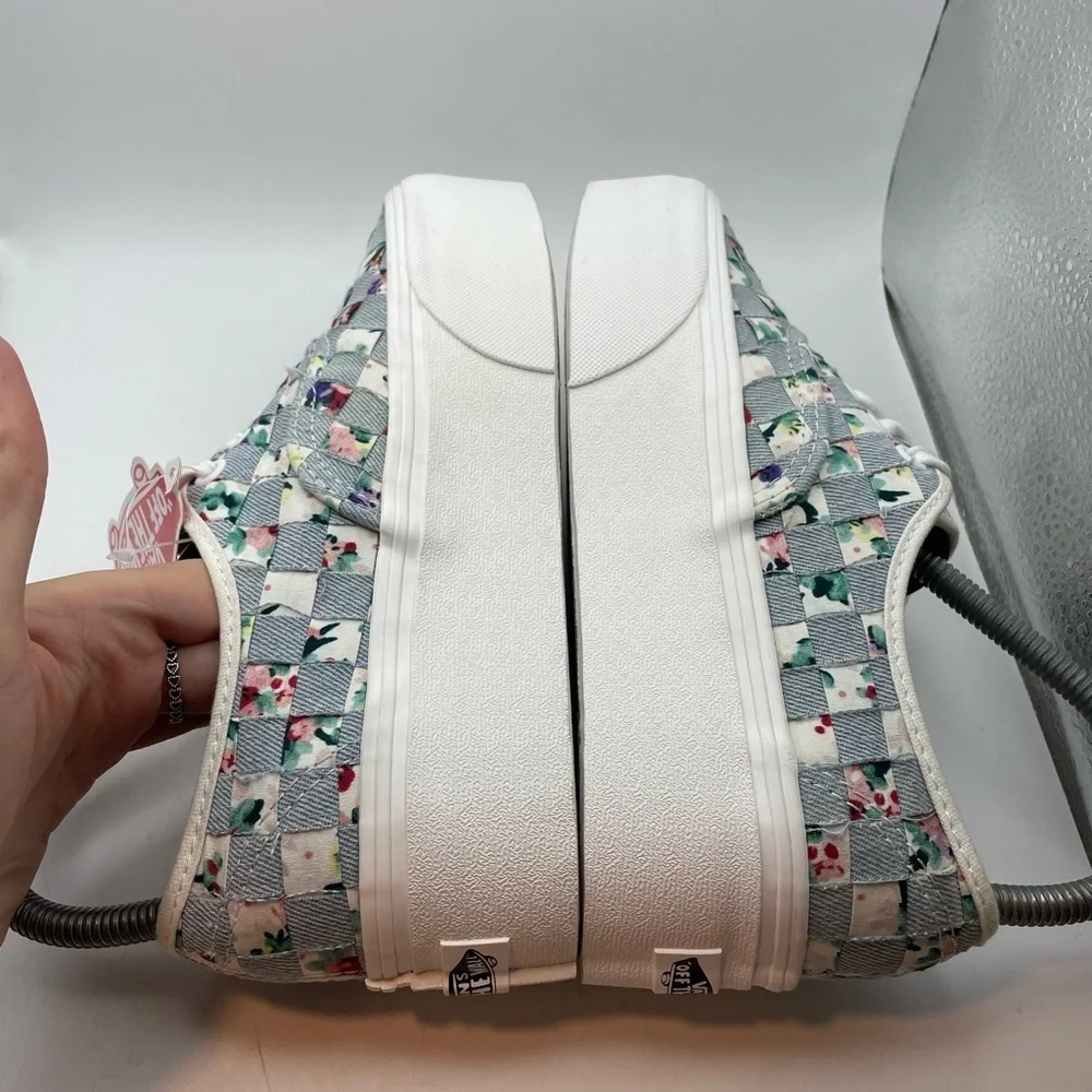 NWT! Vans checkered platform women’s sneakers size 5.5